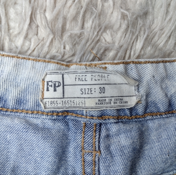 Free People Lace Distressed Denim Shorts Size 30 - Picture 9 of 12
